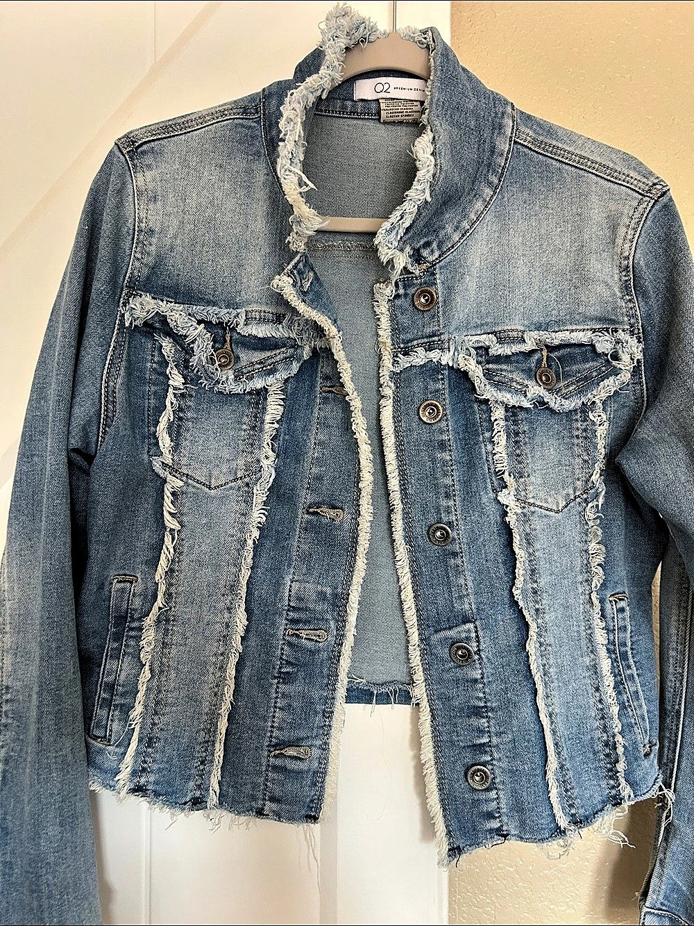 Q2 Distressed Denim Jean Jacket in Blue